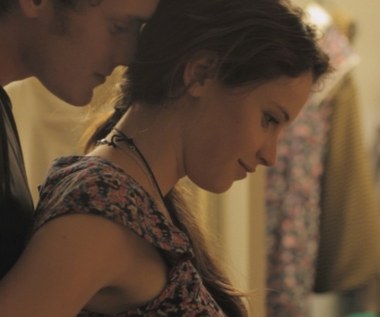 Fanom kina znany jest również z trzech produkcji z 2011 roku: "Do szaleństwa", gdzie zagrał z Jennifer Lawrence i Felicity Jones (na zdjęciu), "Postrach nocy", w którym stoczył ekranowy pojedynek z wampirem granym przez Colina Farrella, oraz wyreżyserowane przez Jodie Foster "Podwójne życie".

 