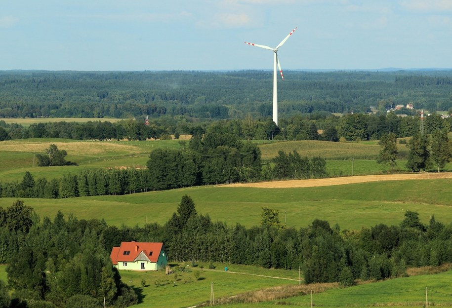 Farma wiatrowa, Gołdap - Jurkiszki na Warmii i Mazurach /Tomasz Waszczuk /PAP