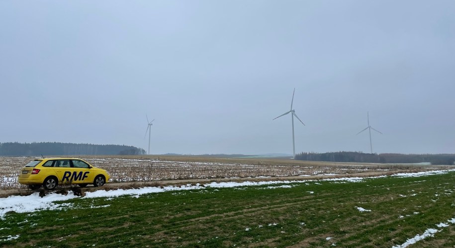 Farma wiatrowa na terenie gminy Stupsk w województwie mazowieckim /Maciej Sztykiel /RMF FM