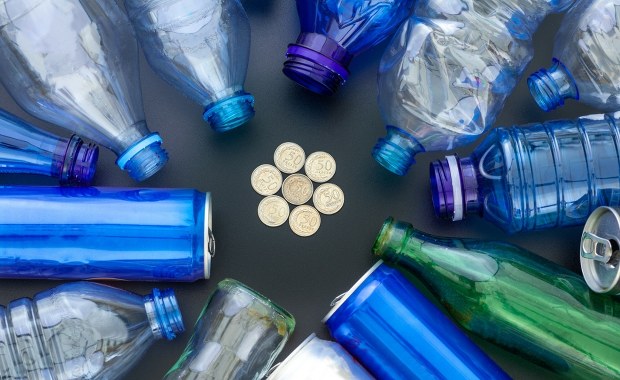 Farmaceuci kontra system kaucyjny. Czy izotoniki znikną z aptek?