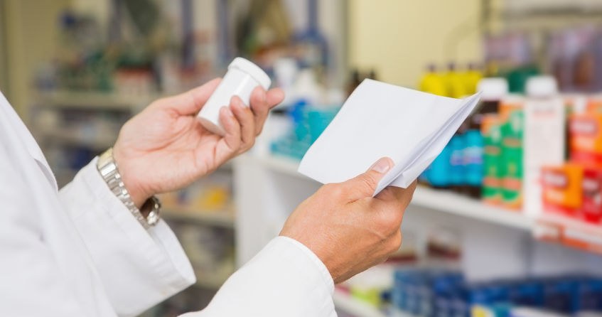 Farmaceuta nie zawsze może wydać lek pacjentowi – w niektórych sytuacjach przepisy wręcz nakazują odmowę /123RF/PICSEL