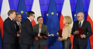 ​"Farsa" vs. "dobry dzień dla demokracji". W polskiej polityce zrobiło się gorąco