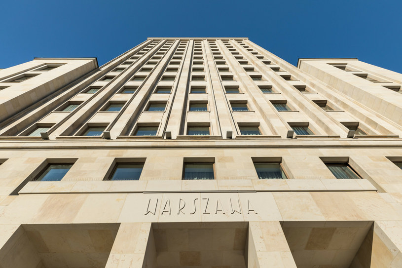 Fasada odremontowanego budynku Prudentiala, obecnie Hotel Warszawa. / Arkadiusz Ziolek /East News