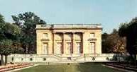 Fasada pałacu Petit Trianon, 1762 /Encyklopedia Internautica