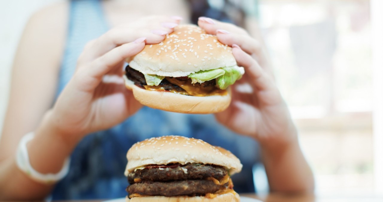 Fast foody rozregulowują układ odpornościowy, który zaczyna atakować własny organizm. /123RF/PICSEL