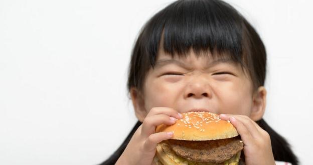 Fast foody w szkołach zabronione /PAP