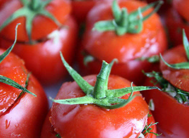 Faszerowane pomidory /123RF/PICSEL
