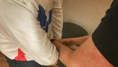 Faszystowskie symbole na przystanku i plakacie. 55-latek poniesie odpowiedzialność