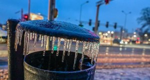 Fatalna sytuacja pogodowa w północnej Polsce. Odwołane lekcje, sparaliżowany transport