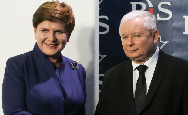 "FAZ" o rządzie PiS: Kaczyński obwarował Szydło narodowymi twardogłowymi