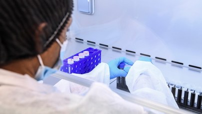 FBI ostrzega: Chińczycy mogą próbować wykraść dane z badań nad szczepionką