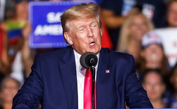 FBI u Donalda Trumpa. Agenci szukali m.in. dokumentów związanych z bronią jądrową