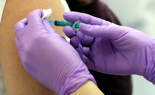 FDA: Nie ma związku między zakrzepami krwi a szczepionką Johnson & Johnson