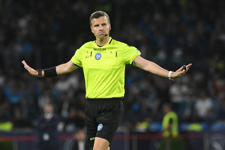 Federico La Penna sędziujący mecz pomiędzy SSC Napoli i Cagliari Calcio /IPA/ABACAPRESS.COM /PAP