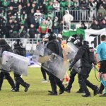 Feio wyrzucony na trybuny, działacz Korony z rozciętą głową. Zadyma na meczu Ekstraklasy