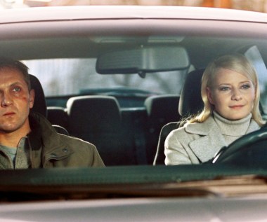 Feliks Falk był świadomy faktu, że postać Lucjana Bohme to osadzona we współczesnych realiach wersja Lutka Danielaka - bohatera jego wcześniejszego "Wodzireja".

"'Komornik" jest w pewnym stopniu współczesnym echem mojego filmu z lat 70., 'Wodzireja'. Tak jak tam, bohater jest wyrazisty, dynamiczny i bezwzględny w swoim dążeniu do celu. Różni się jednak tym, że działa otwarcie, nie ukrywając swoich intencji ani metod. Najważniejsza jednak różnica to ta, że następuje w nim przemiana. Lucek znajduje w sobie siłę, żeby zbuntować się i przeciwstawić złu. Dzięki temu film uzyskuje inny wymiar; pokazuje widzowi, że są wartości, do których zawsze można wrócić" - tłumaczył reżyser.