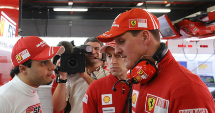 Felipe Massa i Michael Schumacher na torze Hungaroring /Informacja prasowa