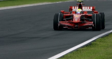 Felipe Massa jest jednym z faworytów do zdobycia pole position /AFP