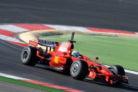 Felipe Massa przejechał jedynie 36 okrążeń /AFP