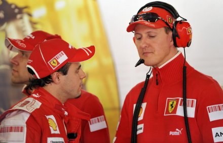 Felipe Massa wraca do zdrowia i żartuje na temat Schumachera /ASInfo/INTERIA.PL