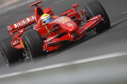 Felipe Massa wywalczył pole position /AFP