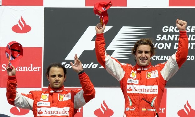 Felipe Massa (z lewej) i Fernando Alonso /AFP