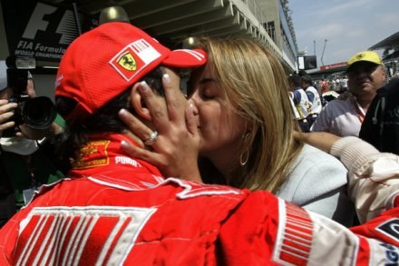 Felipe Massa z małżonką /AFP