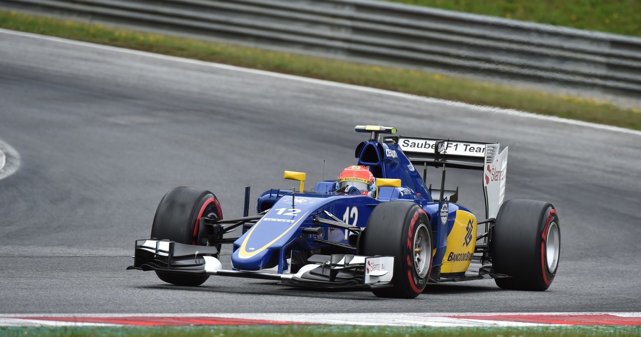 Felipe Nasr w swoim bolidzie /AFP