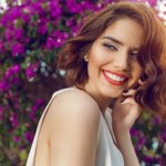 Fenomen fryzur z lat 70. powraca. Odkryj kultowe upięcia i naturalny styl tamtych czasów
