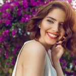 Fenomen fryzur z lat 70. powraca. Odkryj kultowe upięcia i naturalny styl tamtych czasów