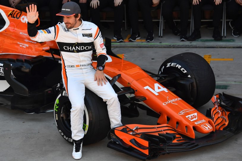 Fenrando Alonso kierownicę bolidu zamieni na kontroler do gier? /AFP