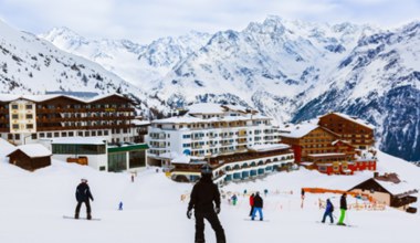 Ferie 2023 r. Narty w Hiszpanii, stoki pokryte są śniegiem. Ile kosztuje skipass?