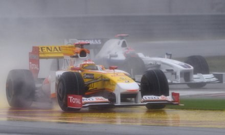 Fernando Alonso celuje w miejsce na podium /AFP