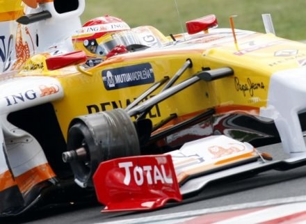Fernando Alonso miał ogromnego pecha /AFP