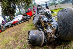 Fernando Alonso miał wypadek. Wyszedł z niego bez szwanku