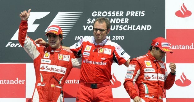 Fernando Alonso, szef teamu Ferrari Stefano Domenicali i Felipe Massa /AFP