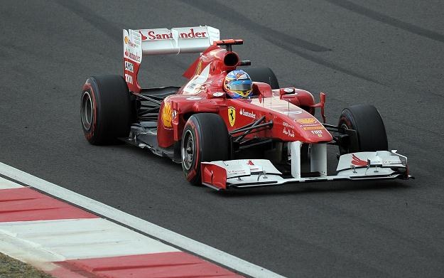 Fernando Alonso w Korei testował nowe, przednie skrzydło /AFP