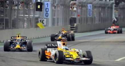 Fernando Alonso wygrał Grand Prix Singapuru /AFP