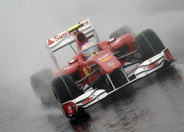 Fernando Alonso z Ferrari skorzystał w minionym sezonie z team orders /AFP