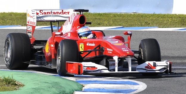 Fernando Alonso za kierownicą Ferrari /AFP