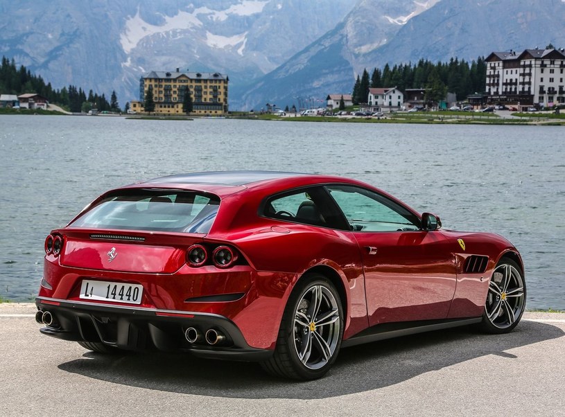 Ferrar GTC4 Lusso /Informacja prasowa