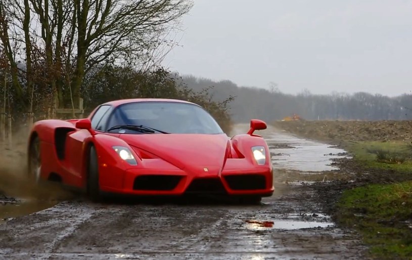 Ferrari Enzo kontra sielskie, farmerskie klimaty wschodniej Anglii /YouTube