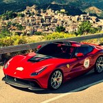 Ferrari F12 TRS - warty fortunę obiekt pożądania