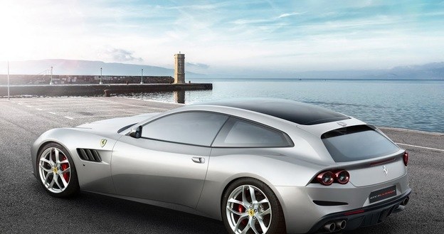 Ferrari GTC4 Lusso T /Ferrari