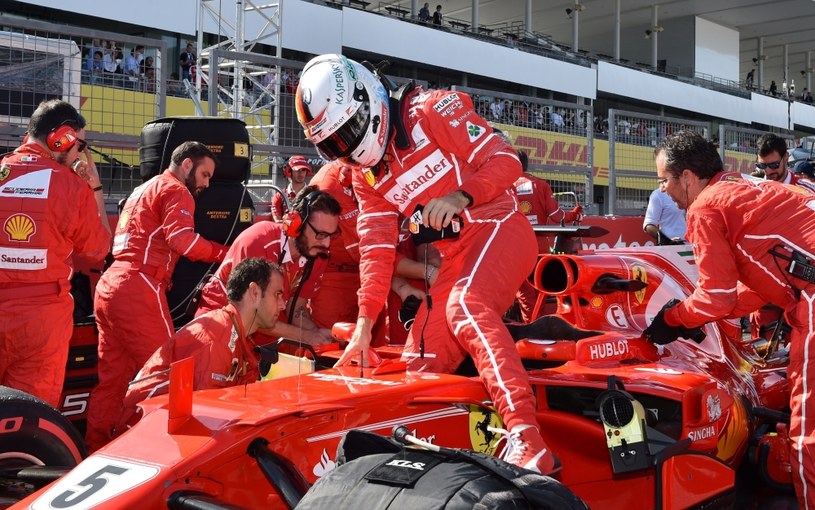 Ferrari ma już raczej czysto matematyczne szanse na sukces /AFP