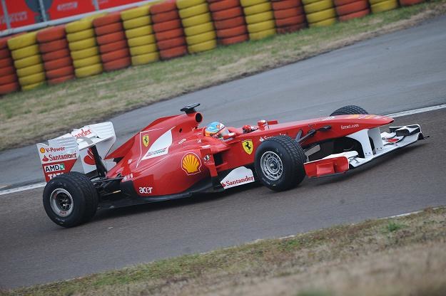 Ferrari na torze Fiorano testowało ruchome tylne skrzydło /AFP