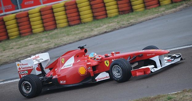 Ferrari na torze Fiorano testowało ruchome tylne skrzydło /AFP