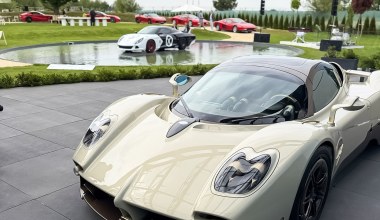 Ferrari stoi na trawniku, obok Bugatti, Pagani i głośnik za milion zł. Mamy Villa d'Este w domu