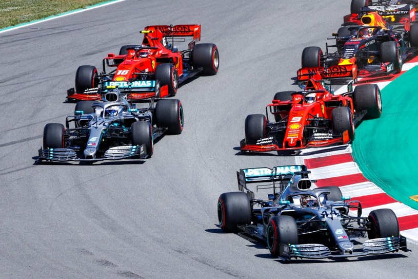 Ferrari wciąż za plecami Mercedesa /Getty Images