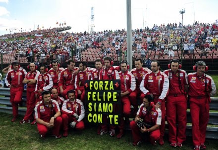 Ferrari zadedykowało Massie drugie miejsce /AFP